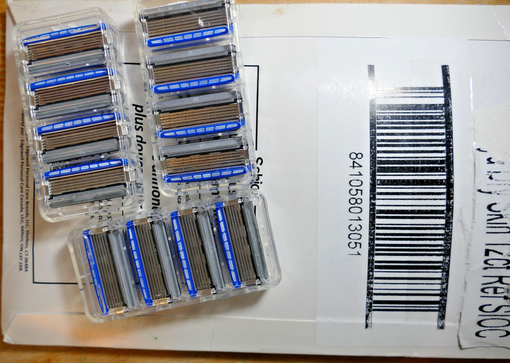 Schick Hydro Dry Skin Razor Refills for Men, 12 Count