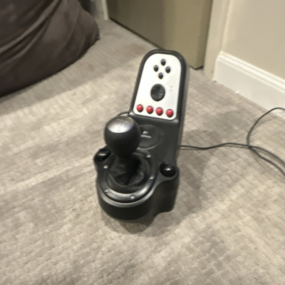 Logitech g27 Steering Wheel, Pedals, Shifter Bundle