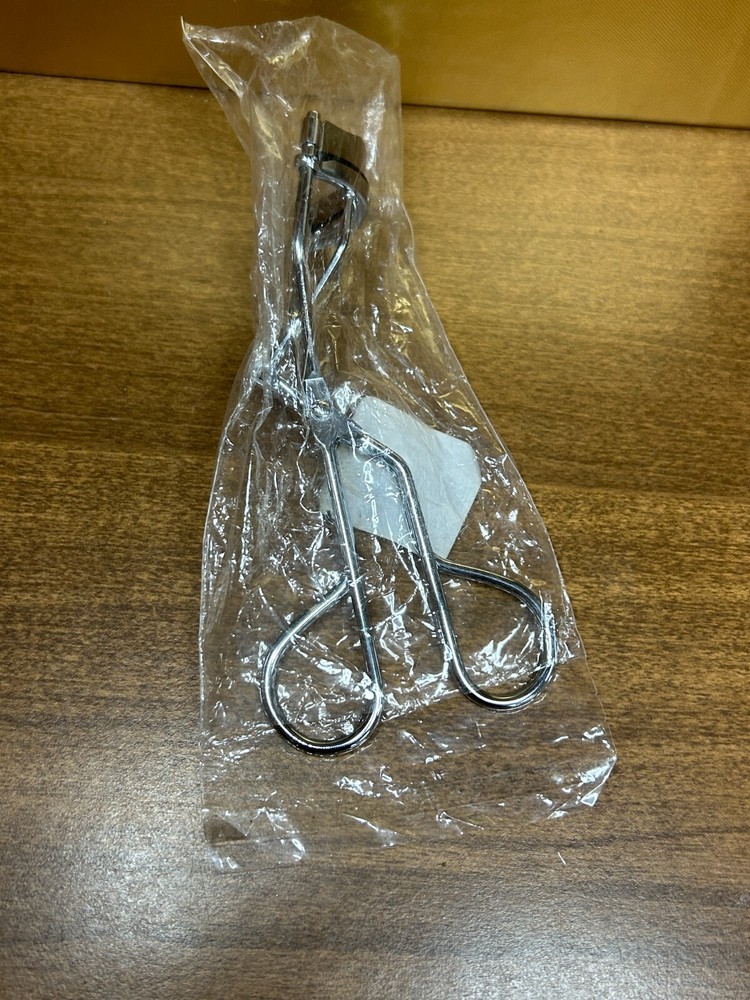 EYELASH CURLER