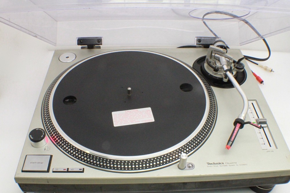 Technics Turntable Modle SL1200 MK2 DJ