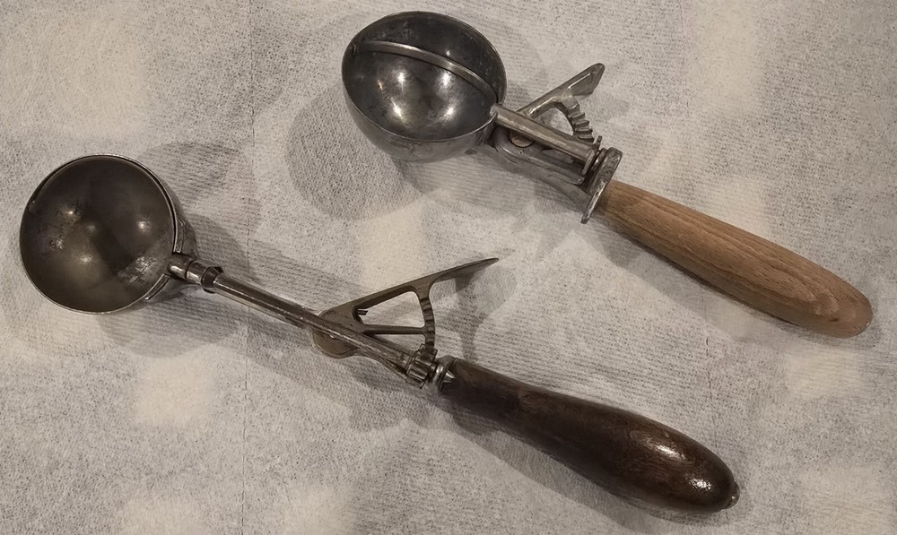 2 Vintage Ice Cream Scoops both working