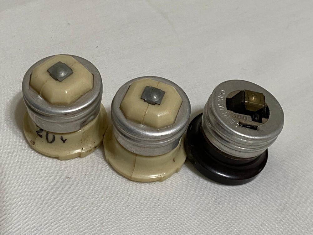 Vintage Bakelite Electrical Hardware Items, 5 Pieces