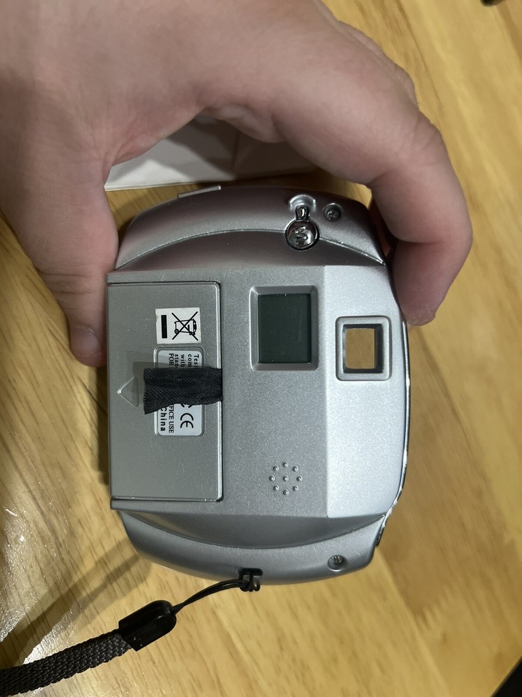 DigiGr8 300k Pixels Digital Camera - Spares Or Repairs
