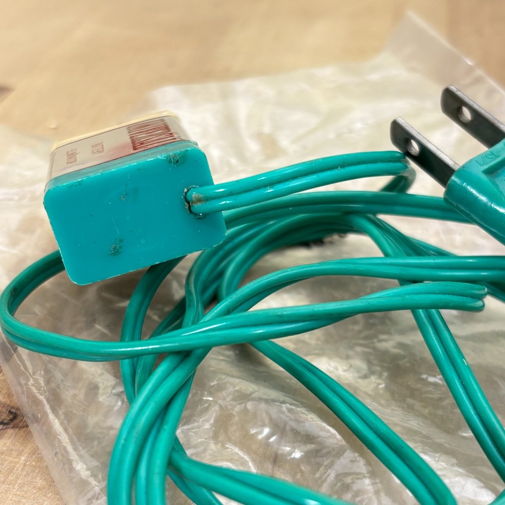 Vintage UNIVERSAL Battery Eliminator Replacement, Untested