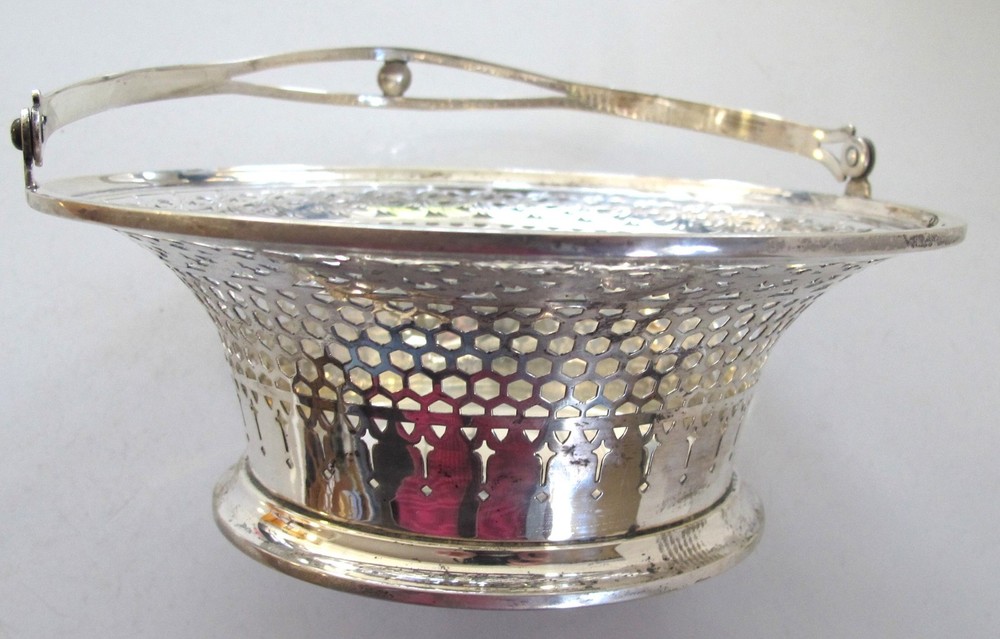 WALLACE Silversmiths STERLING SILVER DISH Moving Handle Pierced Design BASKET