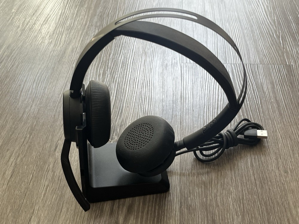 Poly Plantronics Voyager Focus 2 UC with Stand (Bluetooth Headset) Focus 2