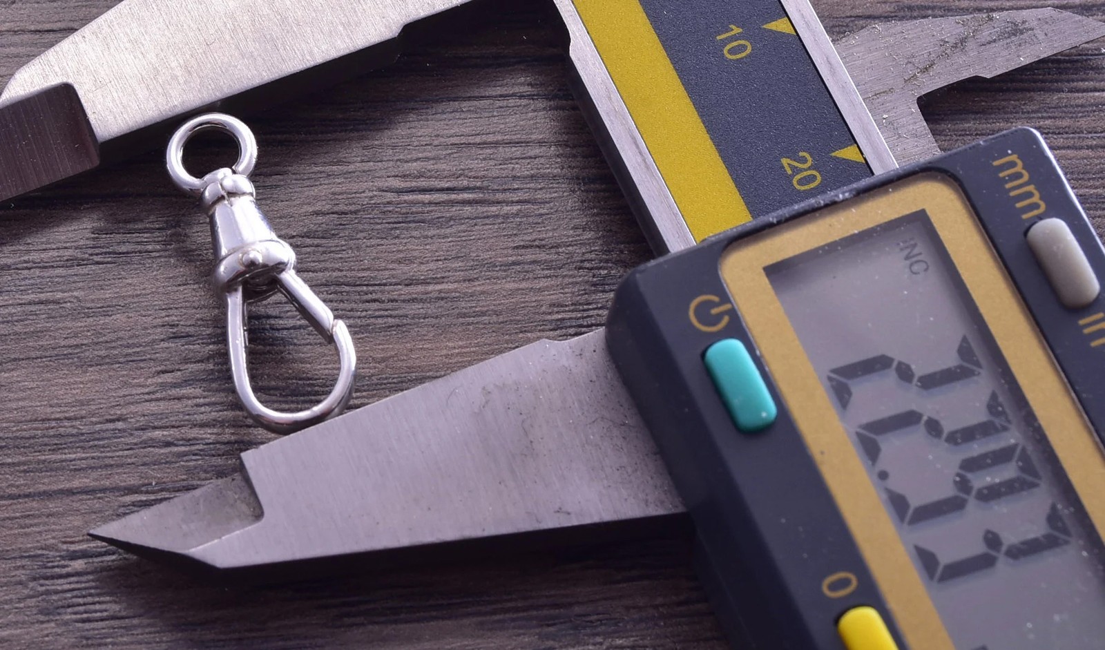 One Sterling Silver 1Pc x 22mm Sterling Silver Carabiner Lobster Clasp DB4V