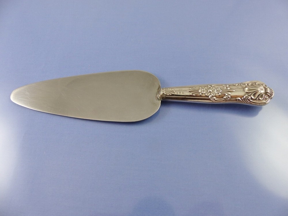 QUEENS PIE CAKE KNIFE SERVER SERRATED 1 SIDE BY EV SHEFFIELD 1957 9.25"