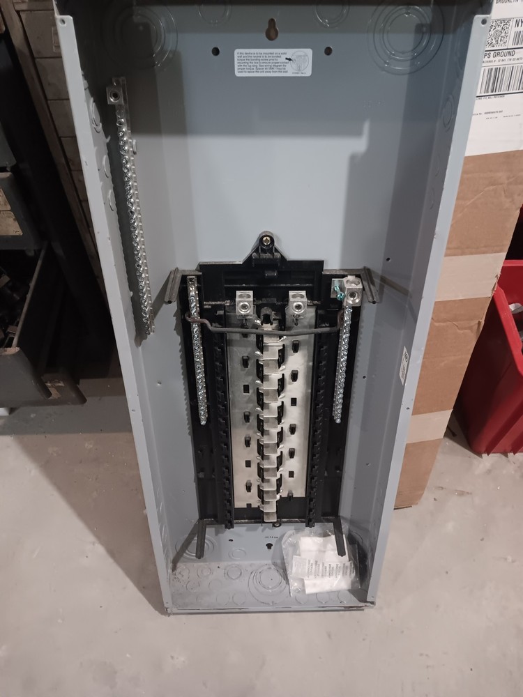 Eaton 30 Circuit Panel Single Phase  no cover
