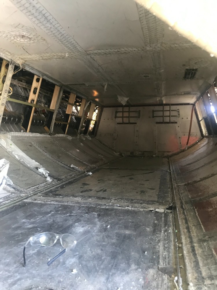 MD90 Aircraft, airplane fuselage sections