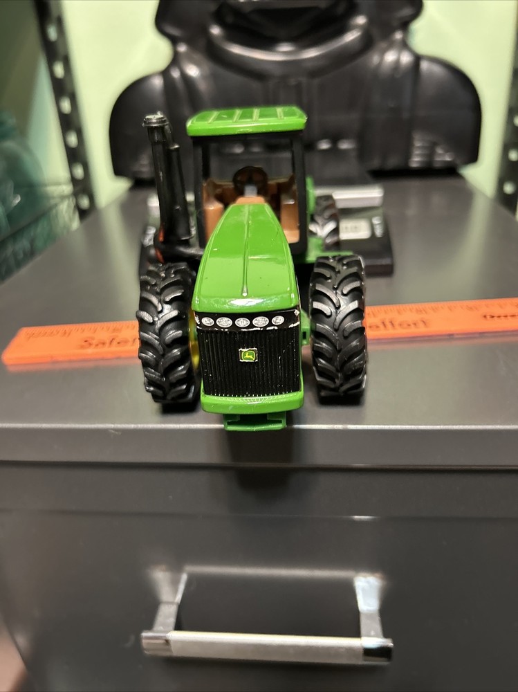 ERTL JOHN DEERE PLASTIC AND DIECAST 9620 TRACTOR