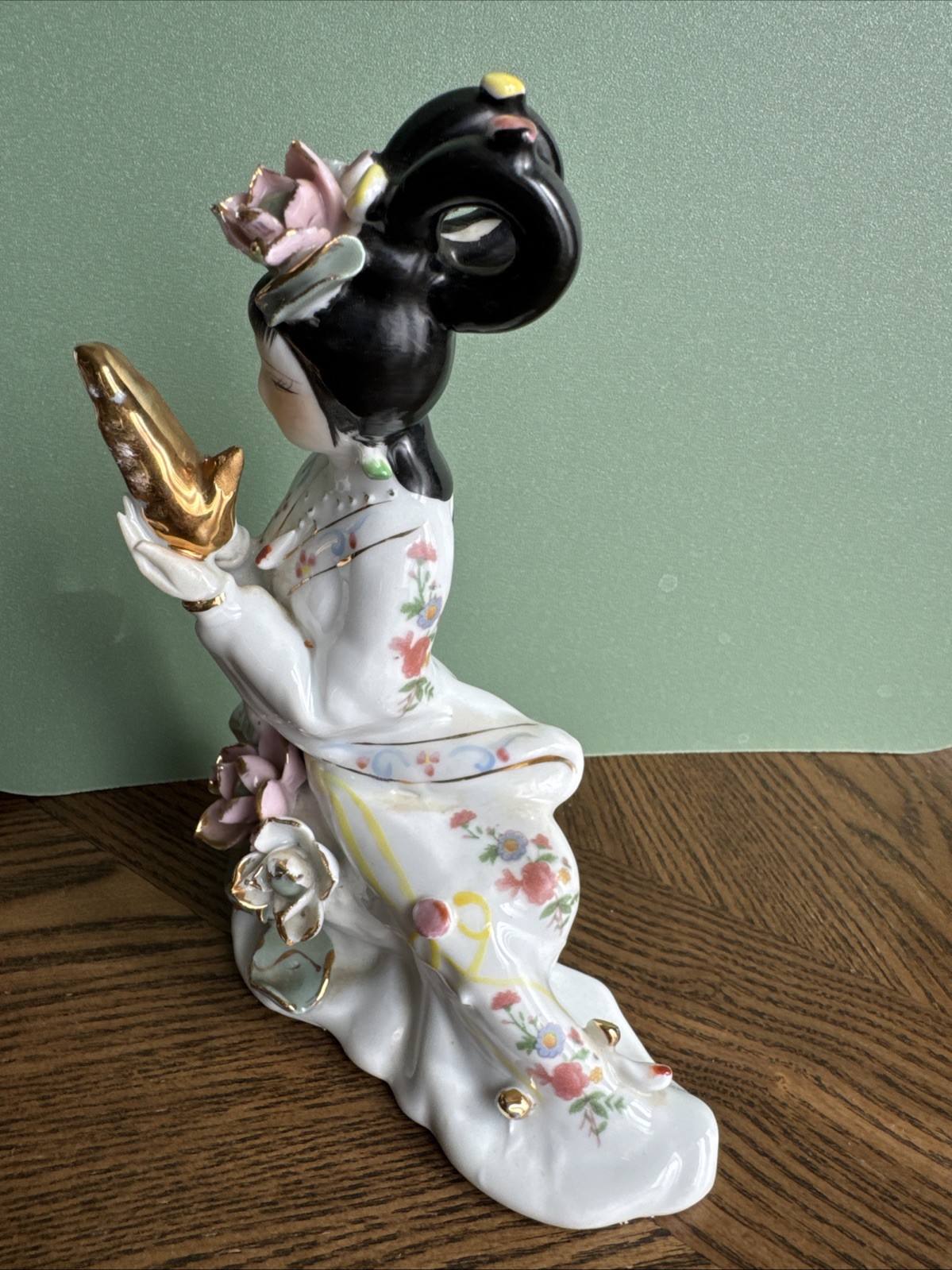 Geisha Porcelain Asian Statue Figurine