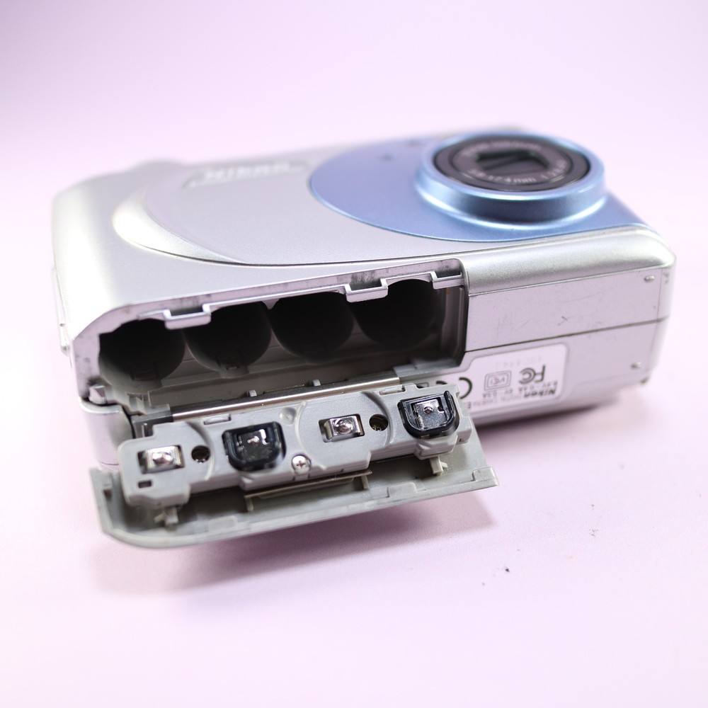 Nikon Digital Camera Coolpix 2000 2.0MP Silver Tested
