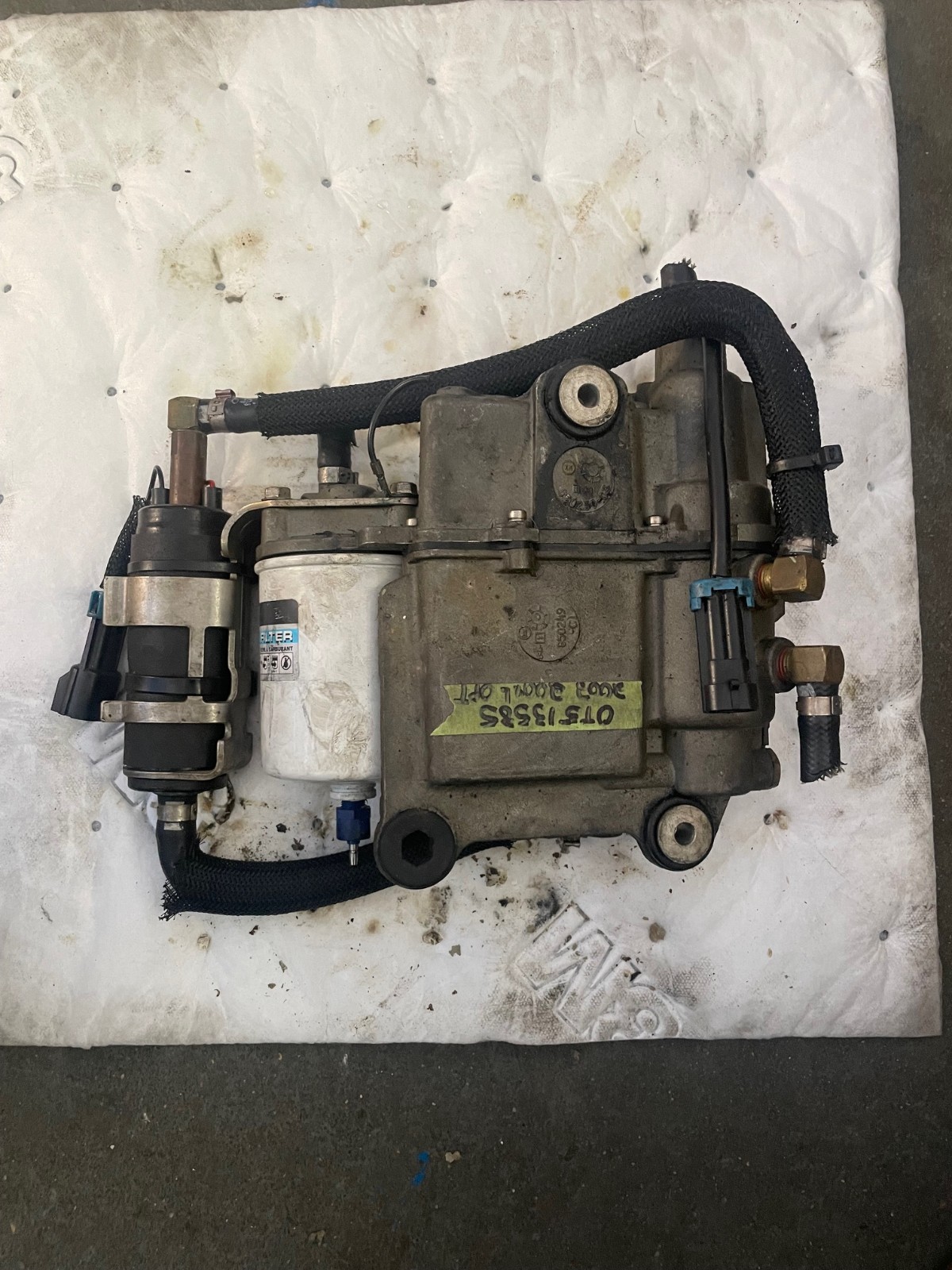 MERCURY OPTIMAX 200-225 HP OUTBOARD FUEL PUMP/VST VAPOR SEPERATOR ASSY 855432A2