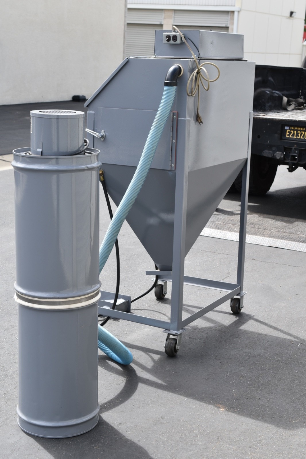 Trinco 36 BP sand blast cabinet with dust collector