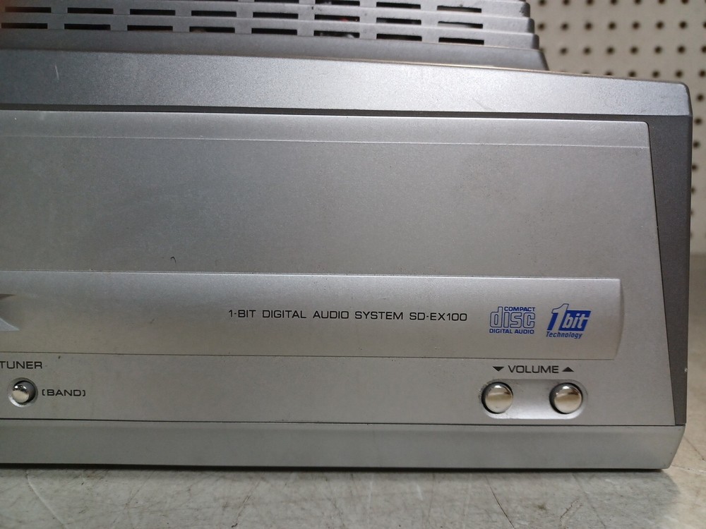 VINTAGE Sharp 1-Bit Digital Audio System SD-EX100 CD Player 2002 - TESTED