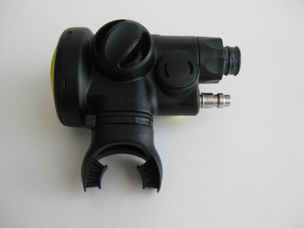 Atomic Aquatics SS1 integrated safe second and power inflator yellow
