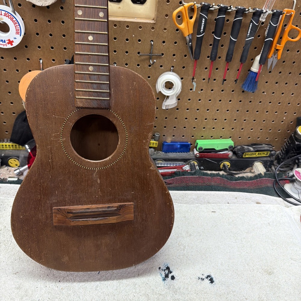 Vintage Baritone/tenor Ukulele