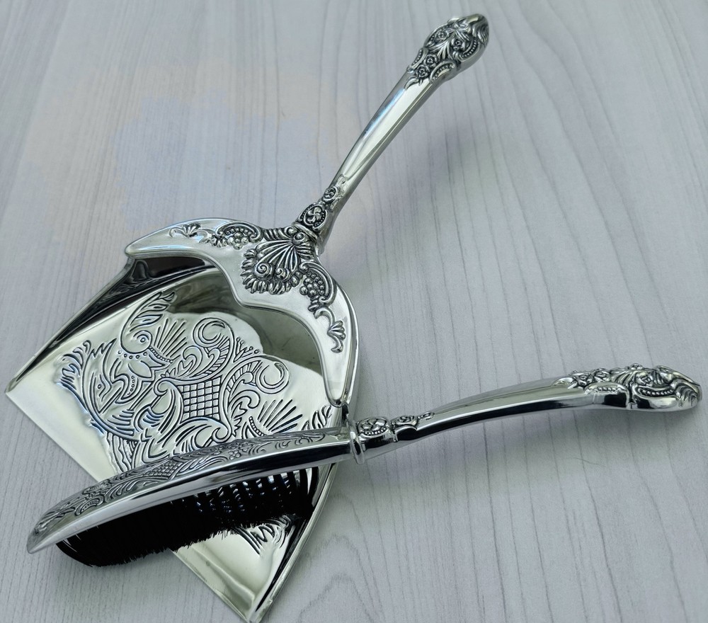 Godinger Silver Art Co.20th Century Baroque Silver Plated Silent Butler Set