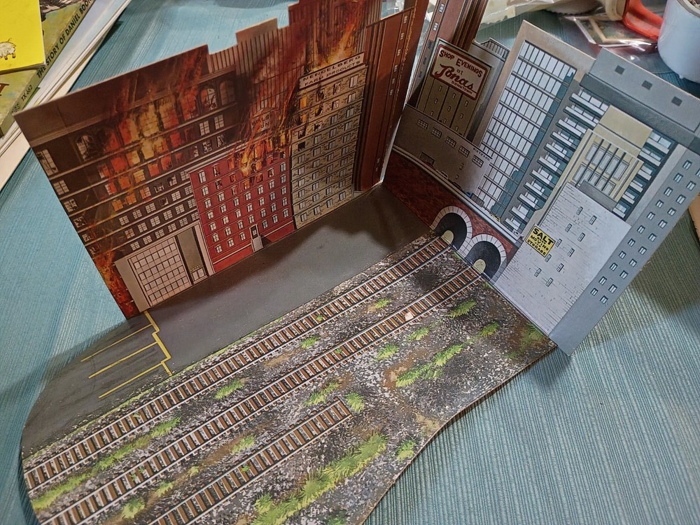 COLOSSAL MANTIS ATTACKS CITY!! ~ AMT Gigantics Model Kit ~ PLEASE READ DETAILS!
