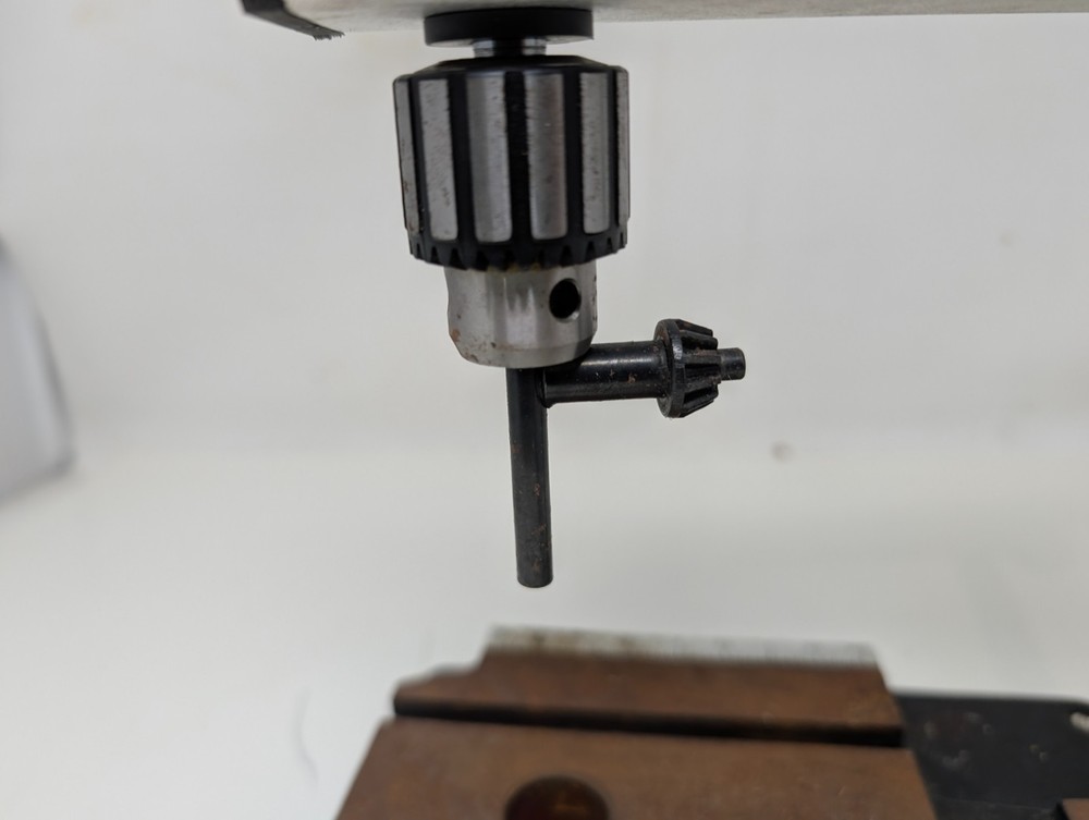 MicroLux #83146 Tapping Fixture Drill Press Attachment Micro-Mark (UV)