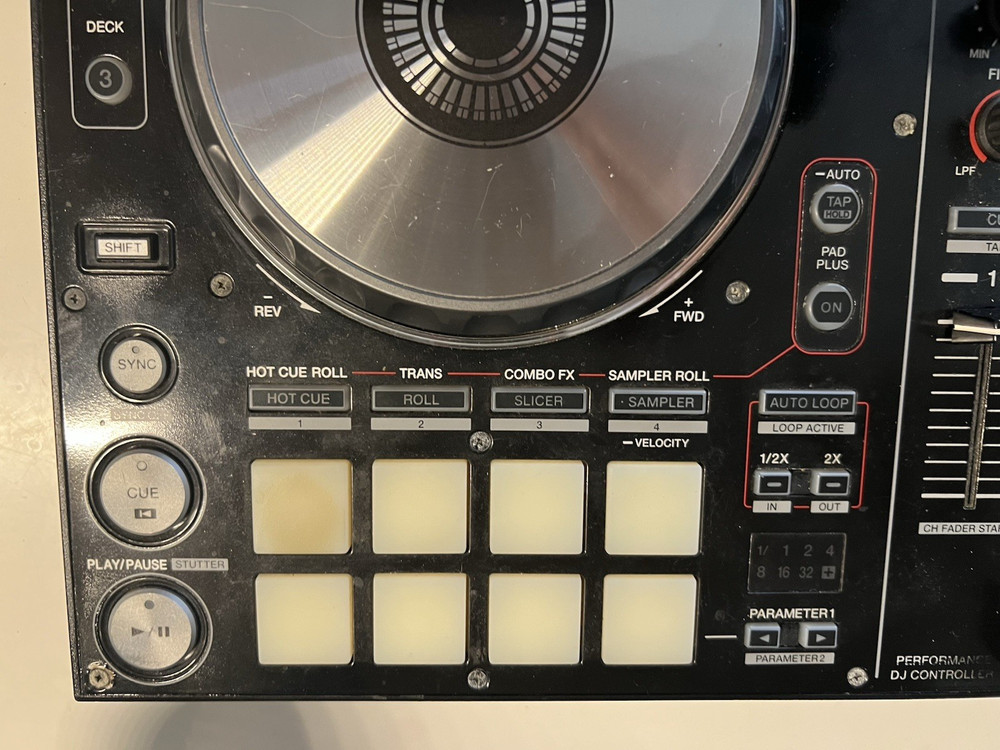 Pioneer DDJ-SR Digital DJ Controller Comes With Extras please read description