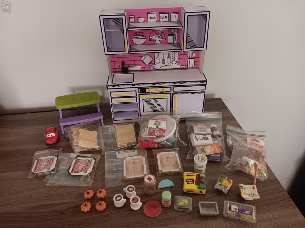 MGA's Miniverse Bundle withMake It Mini Kitchen oven