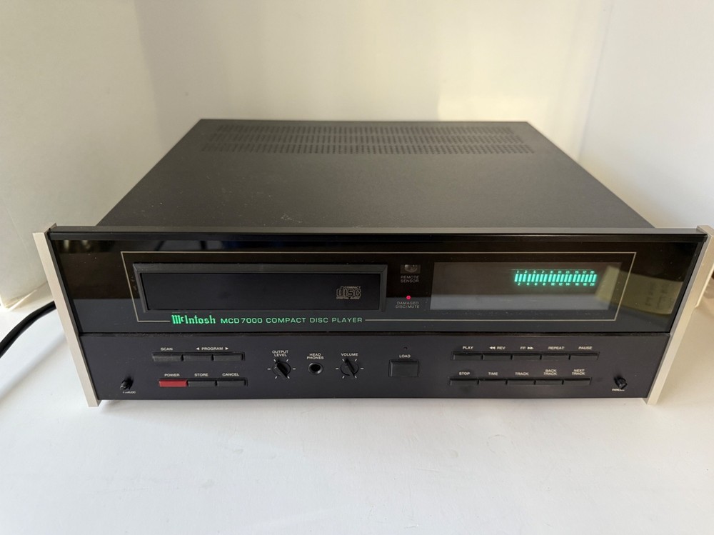 MCINTOSH MCD7000 COMPACT DISC PLAYER - AS IS