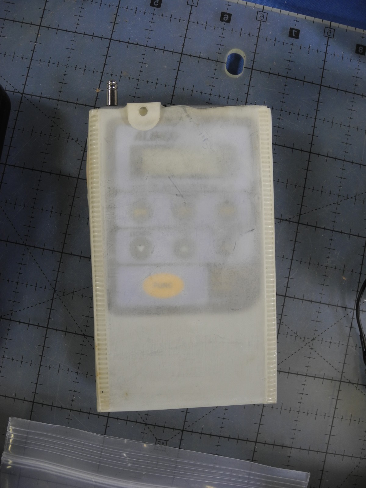 RARE! Alinco DJ-C4 UHF (440MHz) Credit Card Transceiver in box! (Tested!)