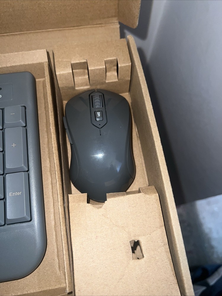 Amazon Basics NIOP Wireless Keyboard W/ Mouse, Full Size, US Layout