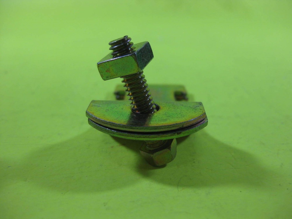Thomas and Betts TxB STD Rigid Conduit Clamp 1" New