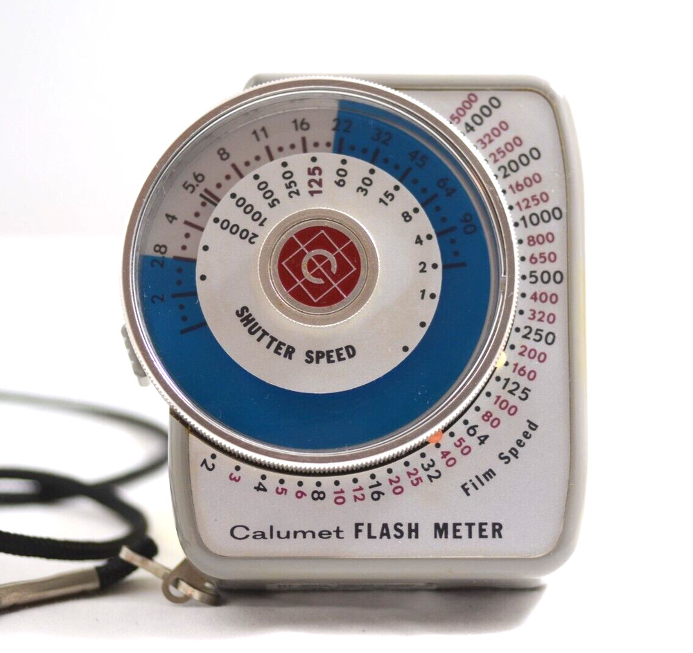 CALUMET CAMERA FLASH METER MODEL M-100 WITH STRAP (UNTESTED)