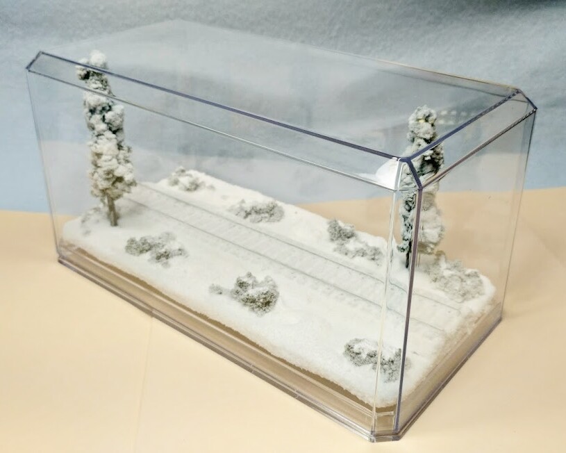 HO SCALE 9" SINGLE TRACK DISPLAY CASE-WINTER SCENE- FOR ANY HO TRAIN