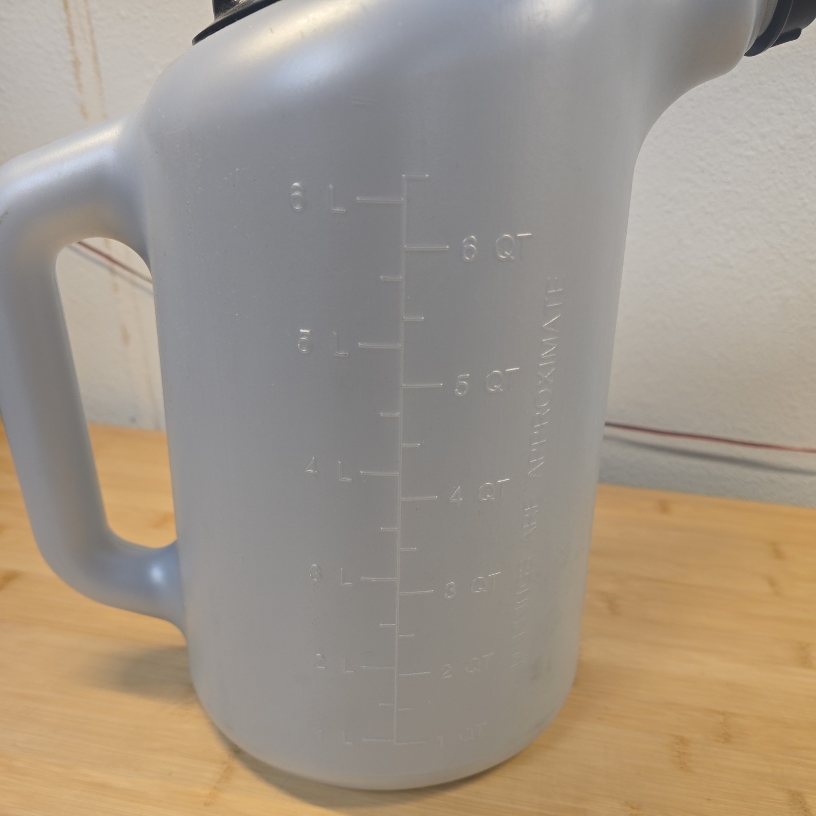 Valvolin3 8 QT Fluid Dispenser Measuring Jug with Lid Oil Coolant