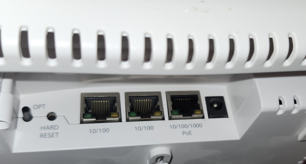 Used Ruckus ZoneFlex 7363 Access Point