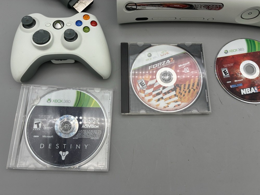 Microsoft Xbox 360 White Console 60GB HDD Console w/HDMI System Bundle - Tested