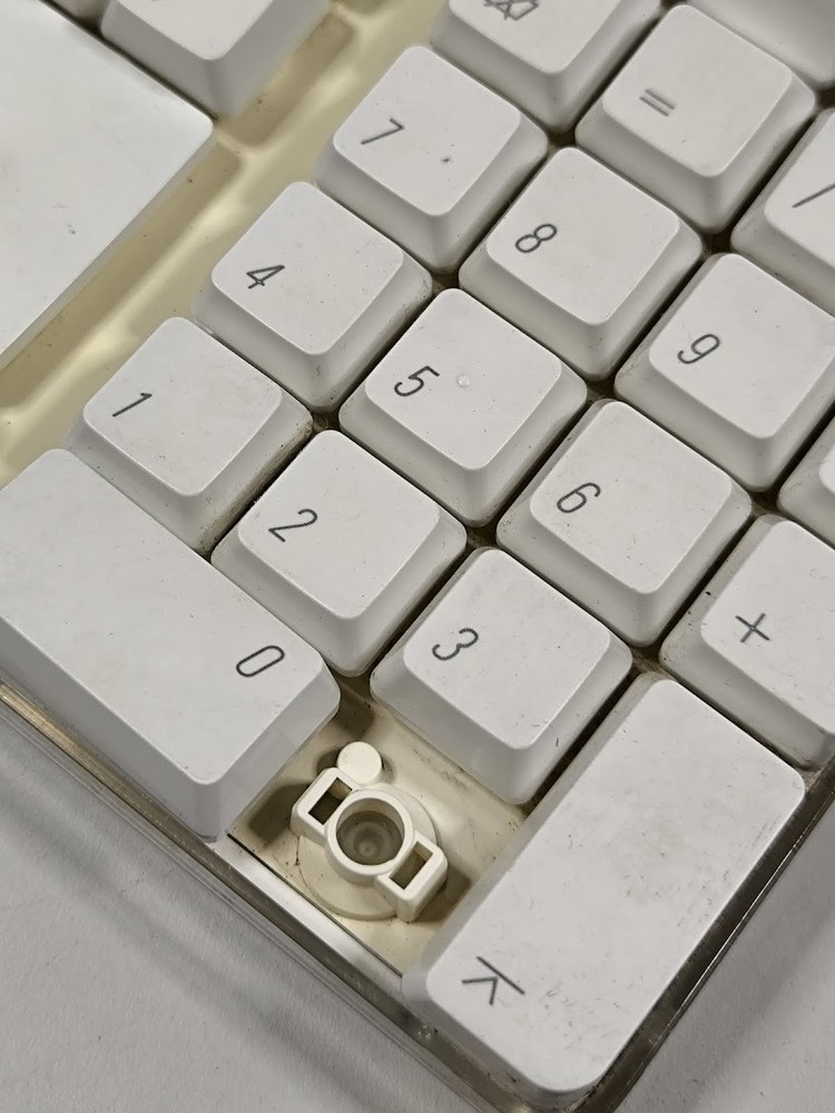 Apple A1048 Wired Keyboard - Not Tested, USB