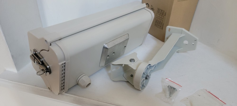 Evertech Housing CCTV Camera Box Weatherproof - Missing one screw
