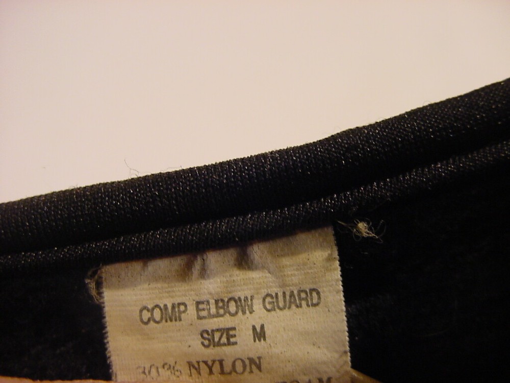 COMP ELBOW MOTOCROSS GUARDS PADS - KIDS SIZE MEDIUM