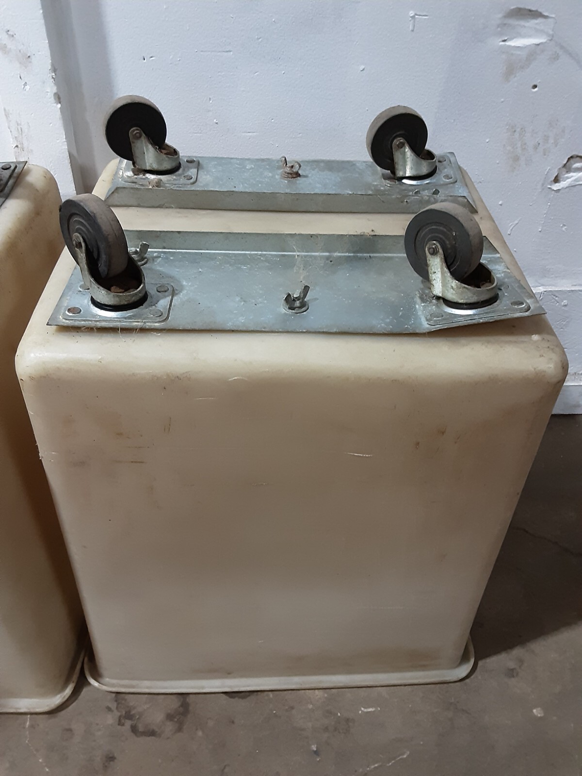 LOT OF 4 RUBBERMAID H.D COMMERCIAL INGREDIENT BINS ON CASTERS