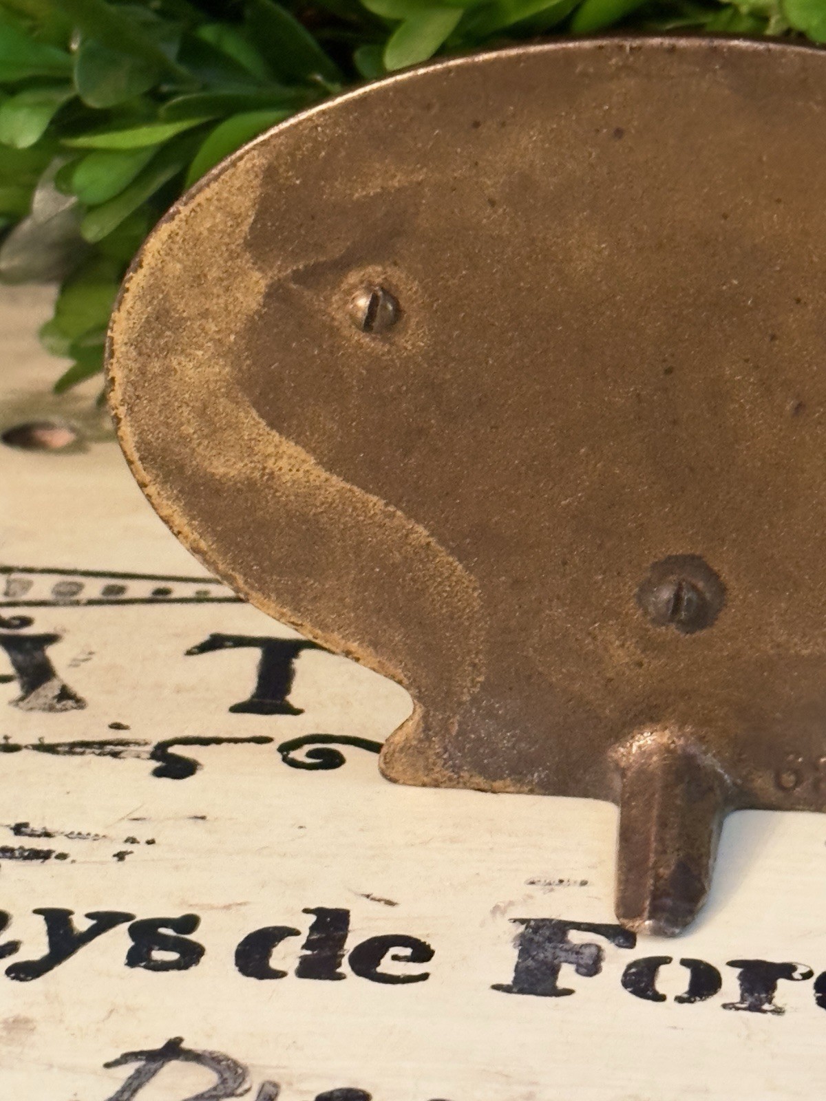 VTG Brass Plated Oval Shape Ornate Engraved Business Card Holder/Desk Accessory