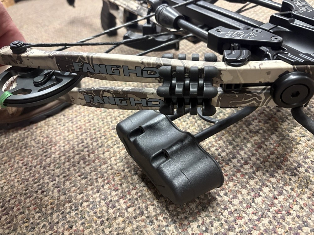 PSE Fang HD - Crossbow Package - w/ Quiver, Cocker, Scope
