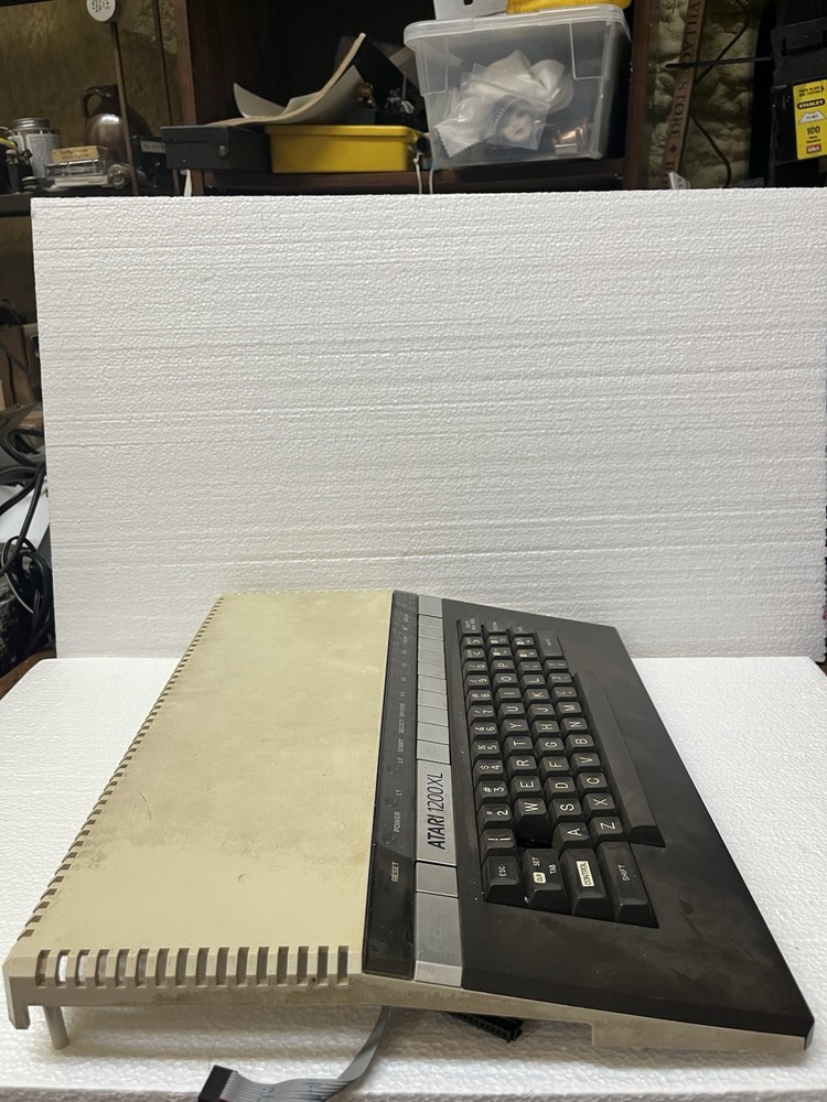 Atari 1200 Xl Top Half With Keyboard Missing Q As Is