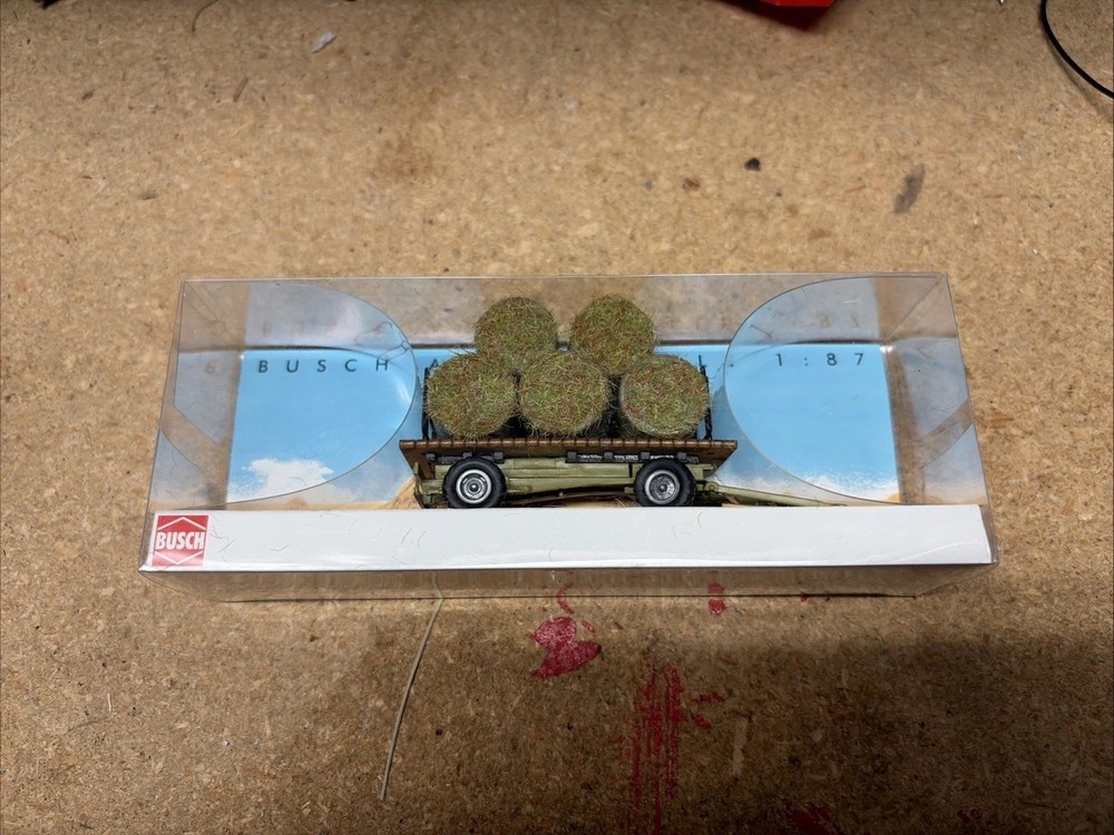 Busch HO Scale Hay Trailer - Assembled - With Round Baled Load