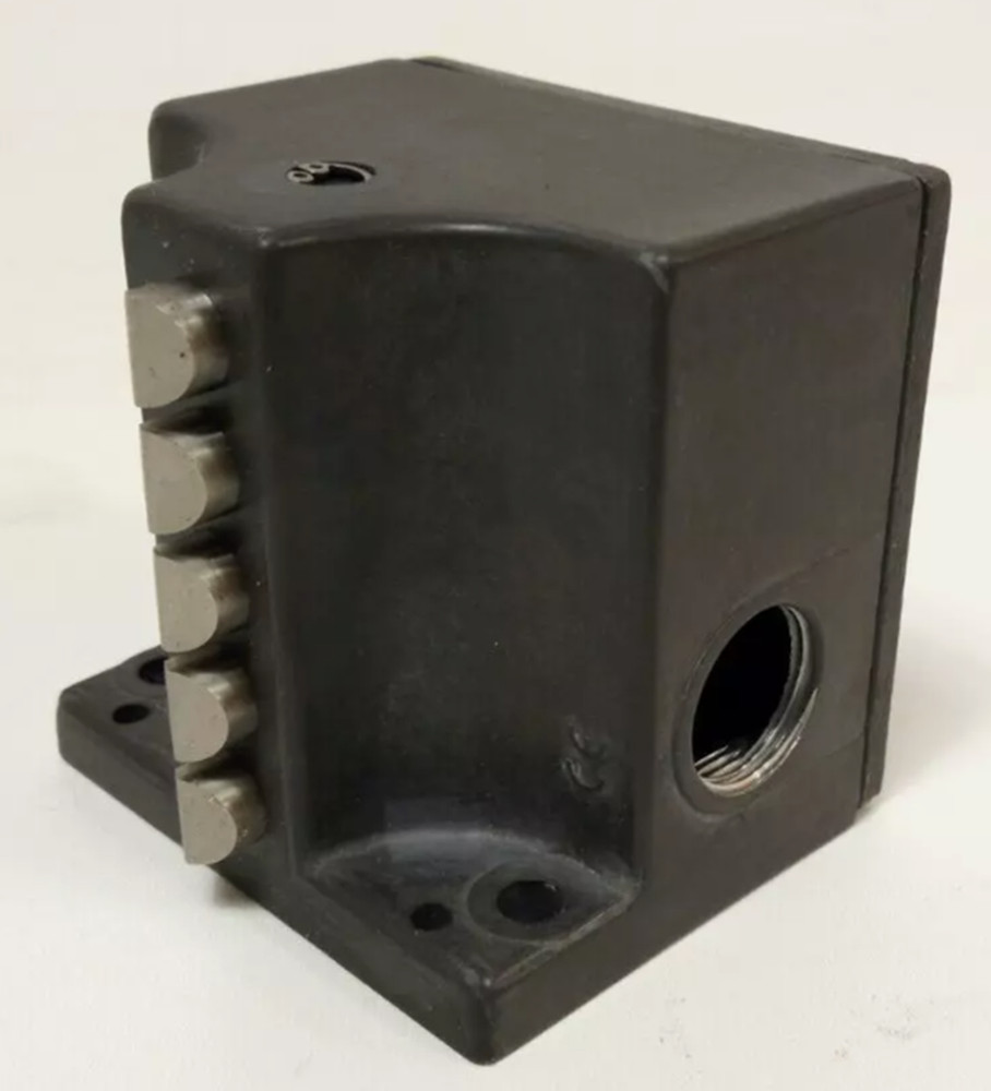 New In Box EUCHNER SN05D12-502-M Switch