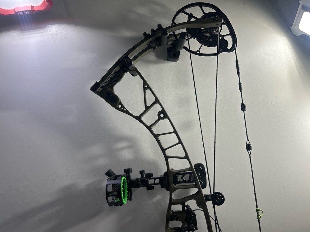 HOYT MODEL VENTUM 33 COMPOUND BOW (P11032784)