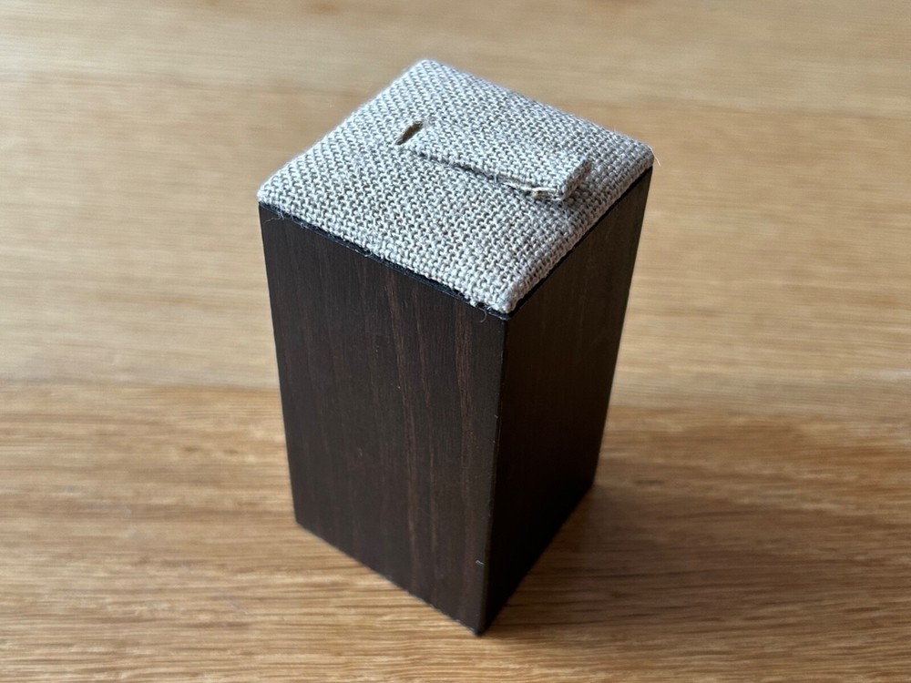 UNOde50 - UNO De 50 - Large Support For Ring - Wood