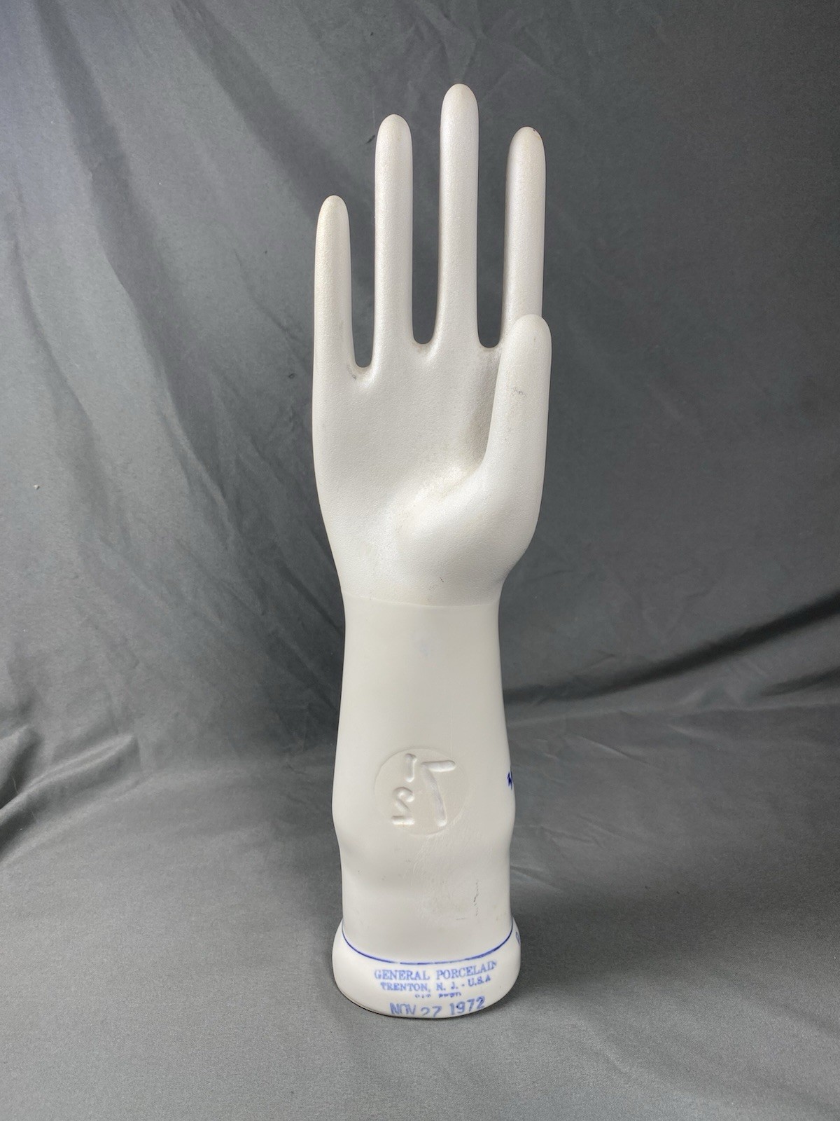 VINTAGE GLOVE MOLD RIGHT HAND 1972 GENERAL PORCELAIN TRENTON NJ SIZE 7 1/2