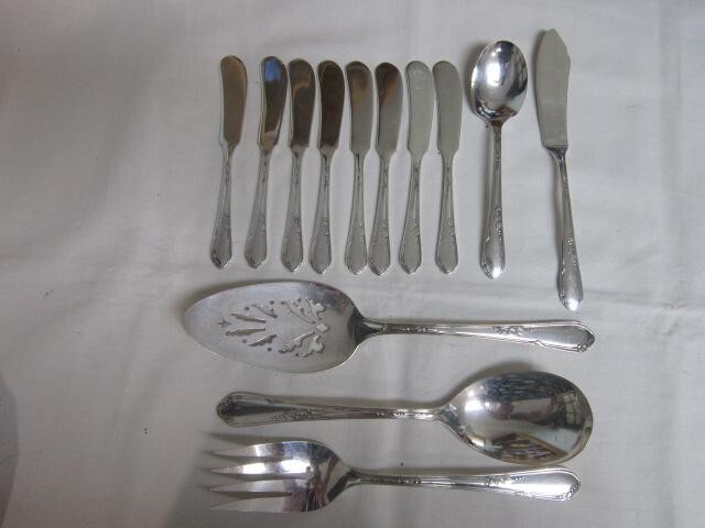 Oneida Silverplate/Rogers -Meadowbrook 1936- Service for 6 + Serving & Extras