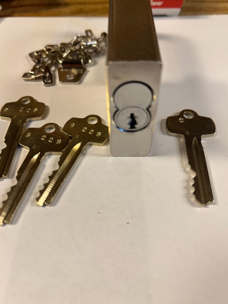 1-American Lock 3261 padlock keyed